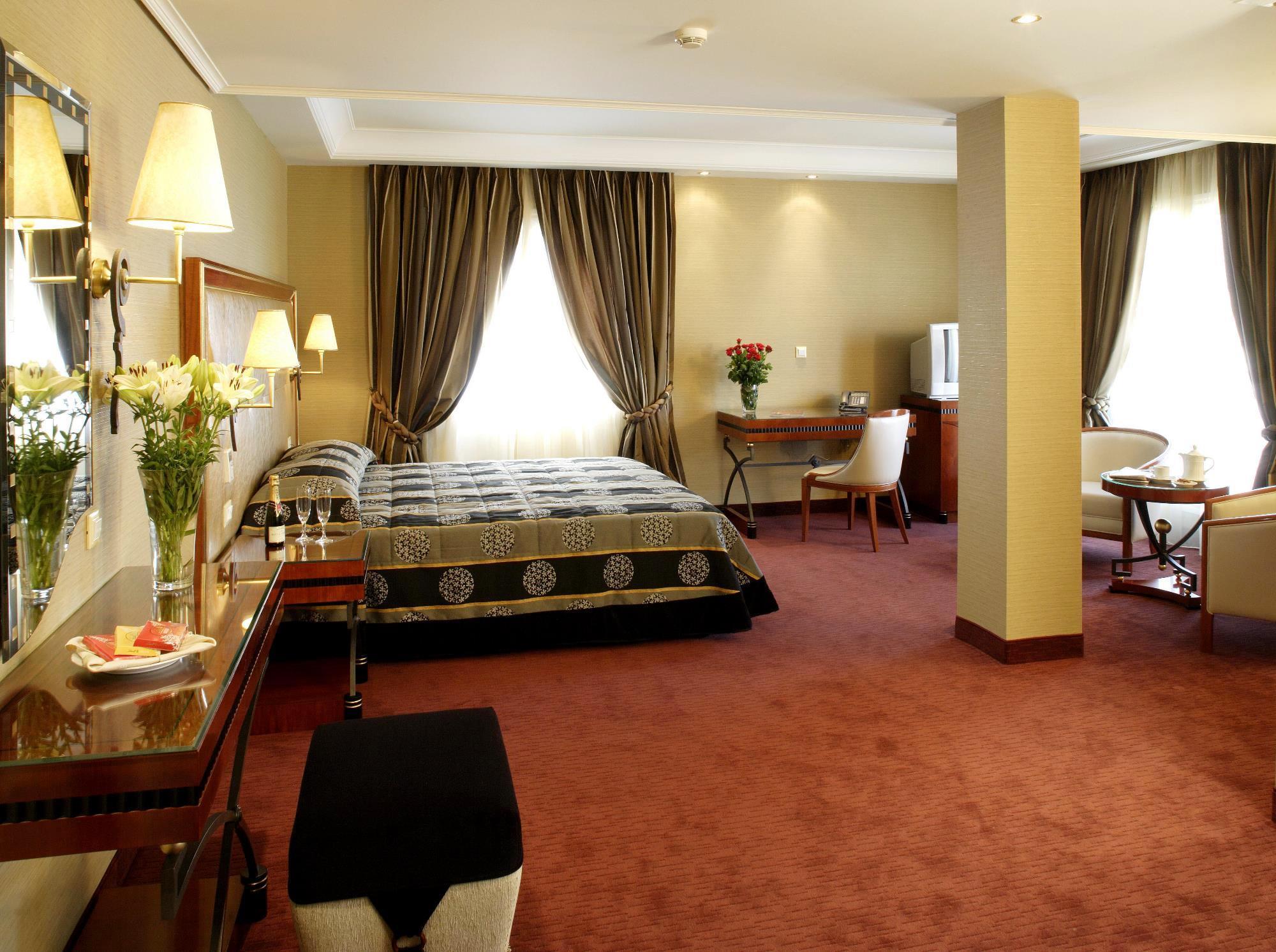 Piraeus Theoxenia Hotel Phòng bức ảnh A suite at the Hotel Excelsior