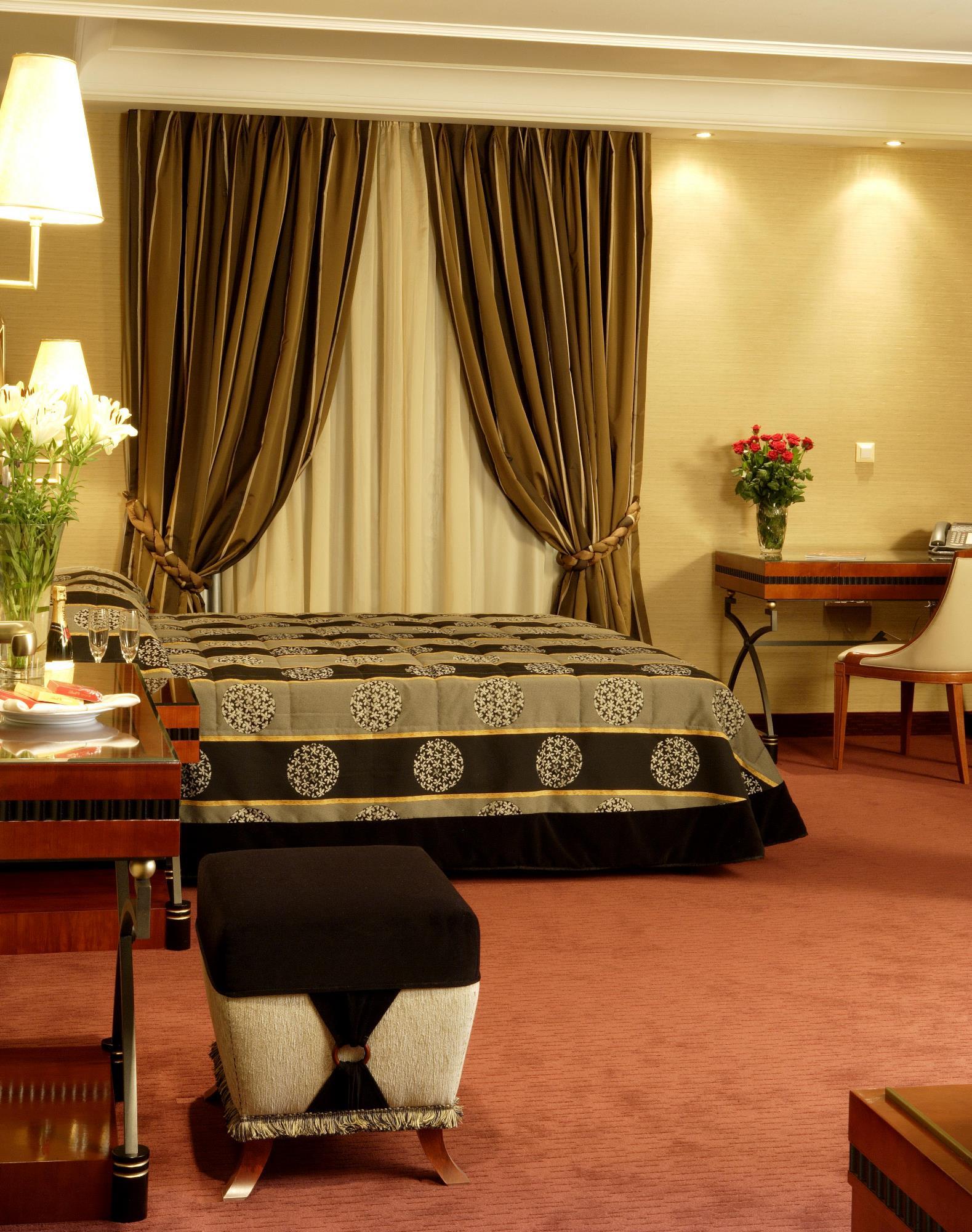 Piraeus Theoxenia Hotel Ngoại thất bức ảnh A room at the hotel