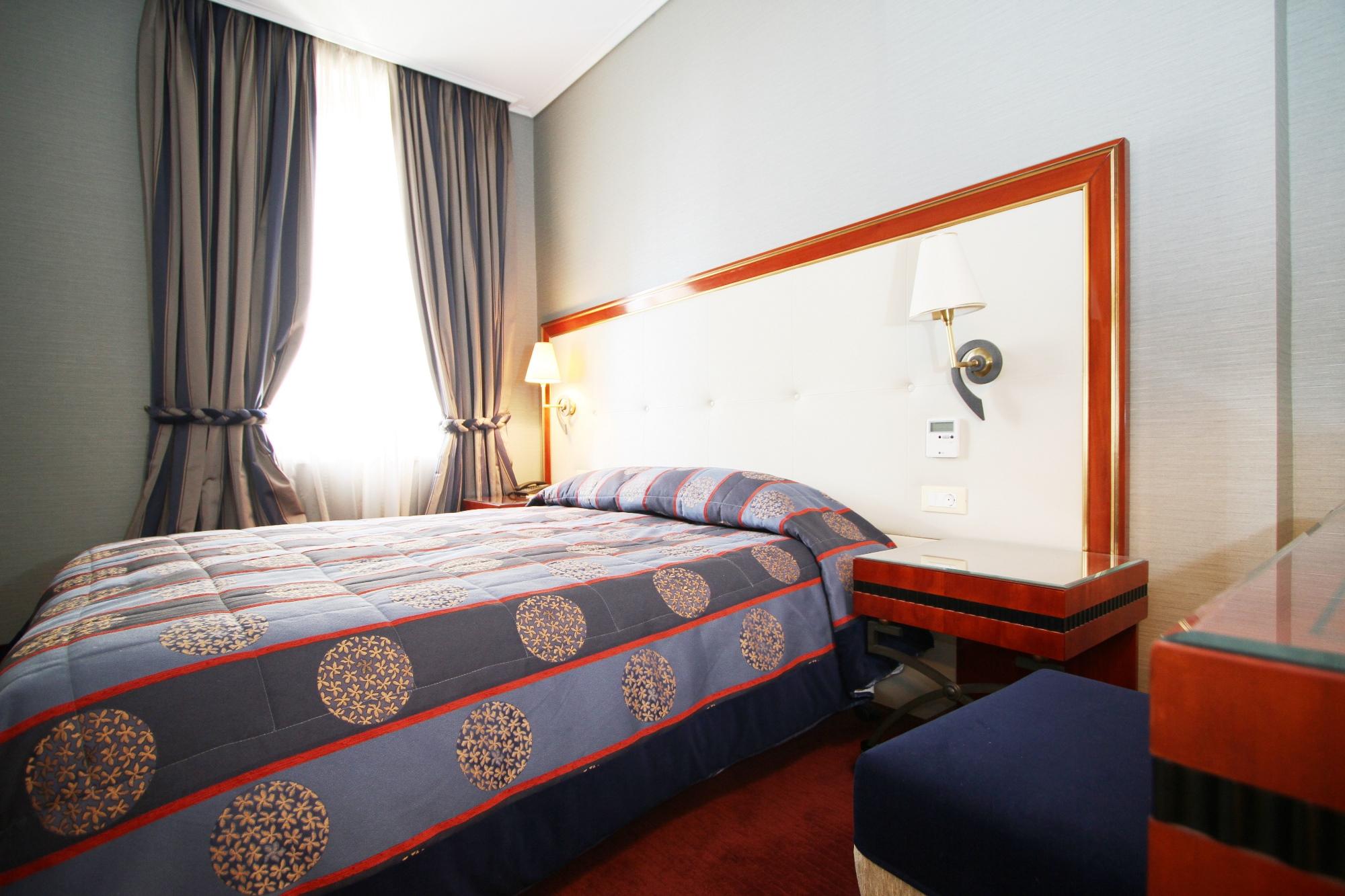 Piraeus Theoxenia Hotel Ngoại thất bức ảnh A room at the hotel