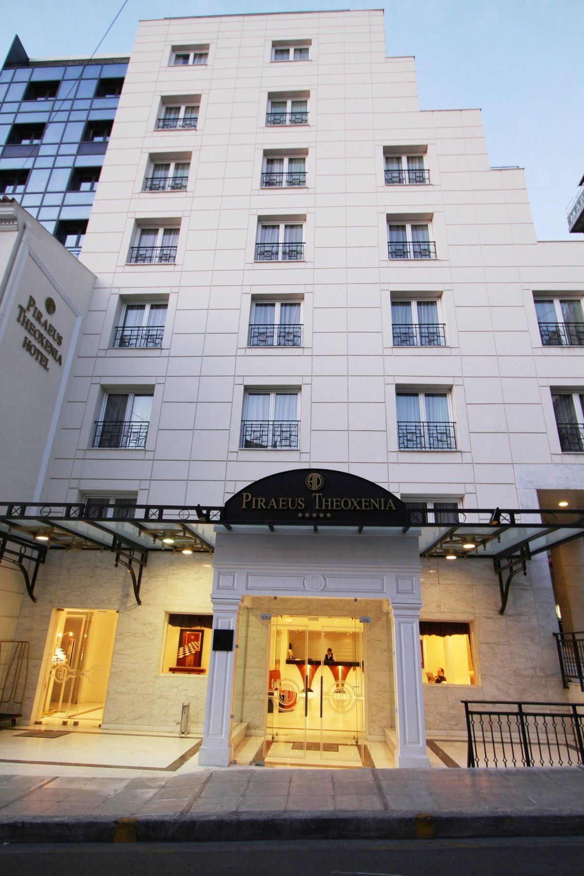 Piraeus Theoxenia Hotel Ngoại thất bức ảnh The hotel's entrance