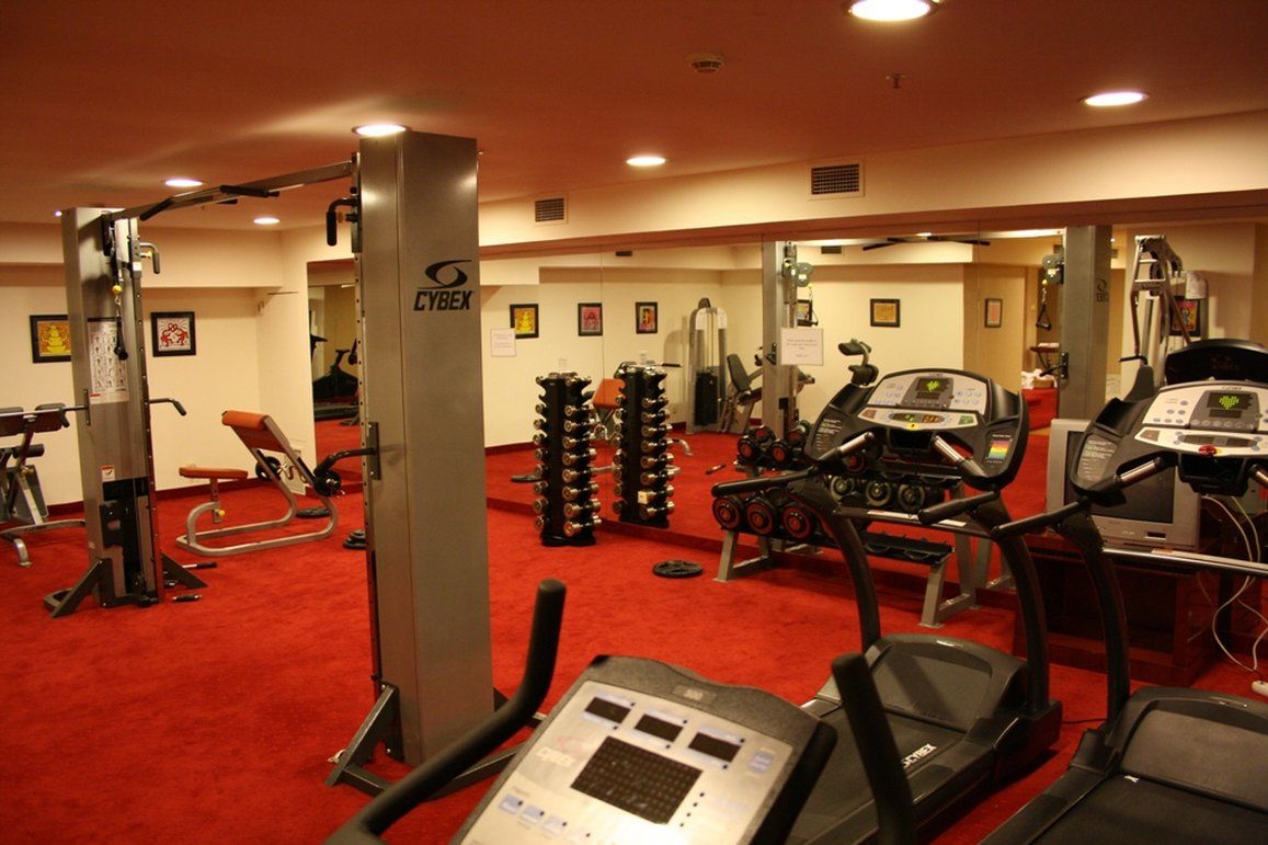 Piraeus Theoxenia Hotel Tiện nghi bức ảnh A gym in a hotel