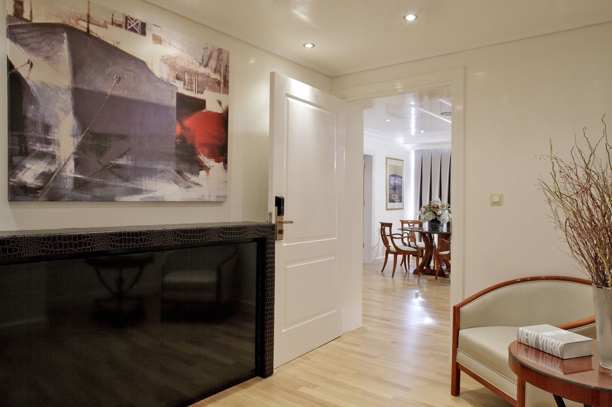 Piraeus Theoxenia Hotel Ngoại thất bức ảnh A typical apartment interior