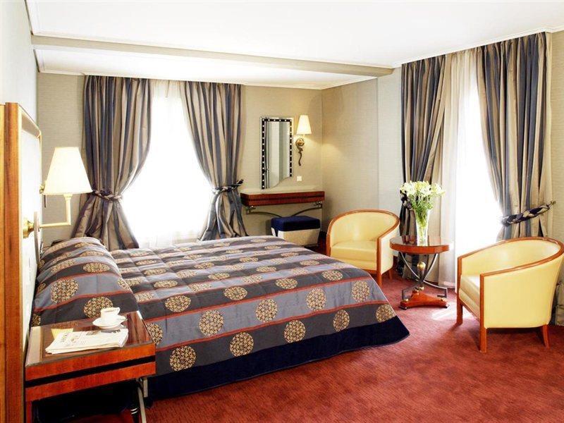 Piraeus Theoxenia Hotel Ngoại thất bức ảnh A room at the hotel