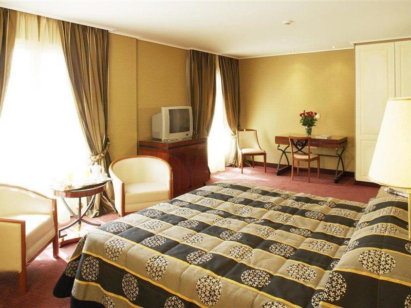 Piraeus Theoxenia Hotel Ngoại thất bức ảnh A room at the hotel