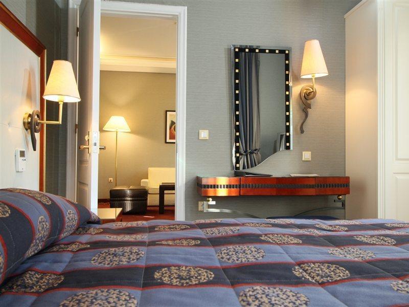 Piraeus Theoxenia Hotel Ngoại thất bức ảnh A room at the hotel