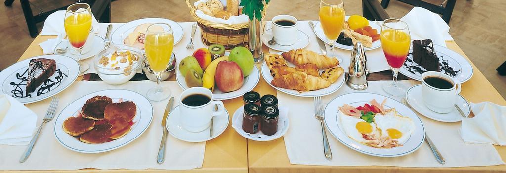 Piraeus Theoxenia Hotel Ngoại thất bức ảnh A continental breakfast