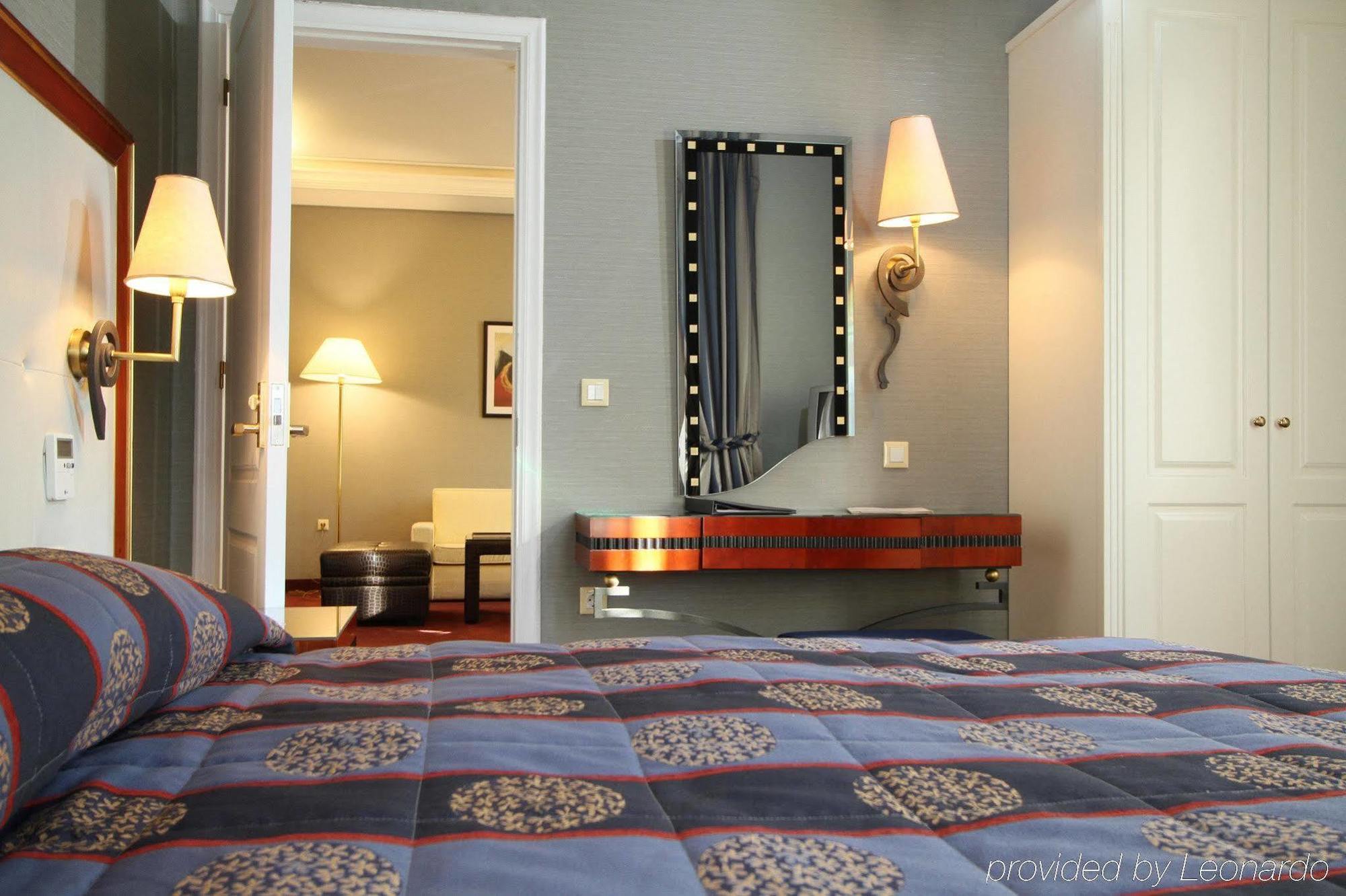 Piraeus Theoxenia Hotel Ngoại thất bức ảnh A room at the hotel