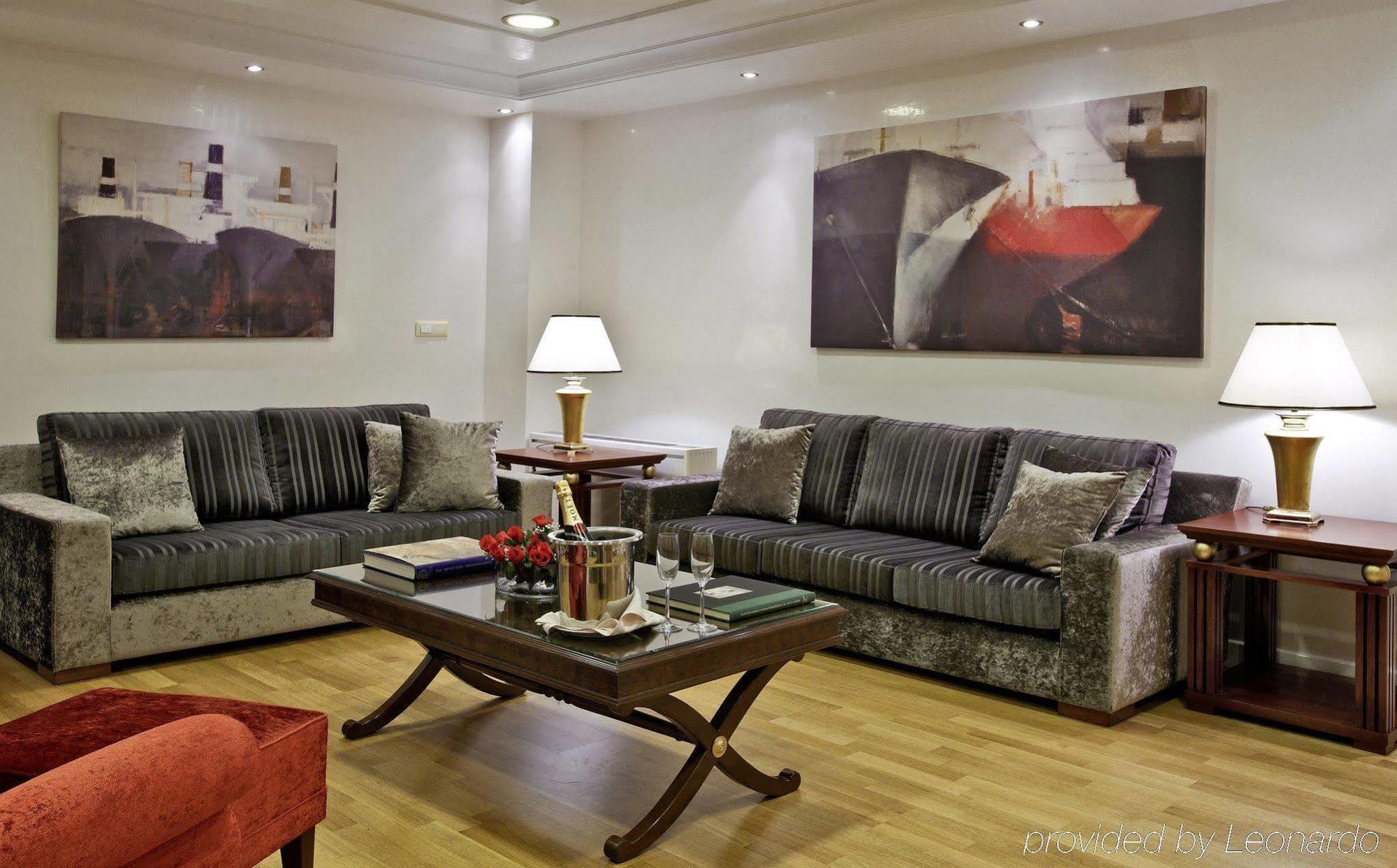 Piraeus Theoxenia Hotel Ngoại thất bức ảnh A living room
