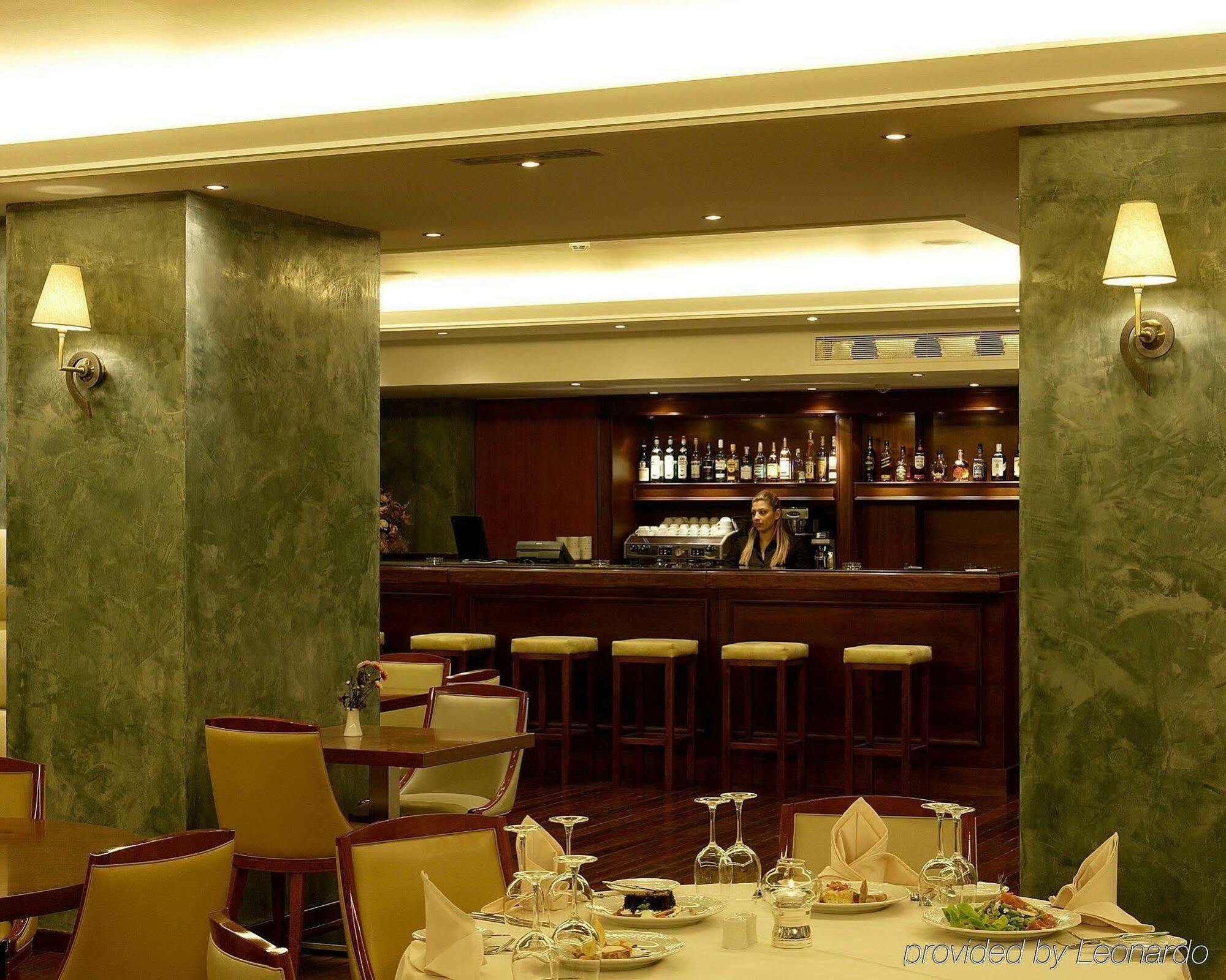 Piraeus Theoxenia Hotel Nhà hàng bức ảnh The bar at the restaurant
